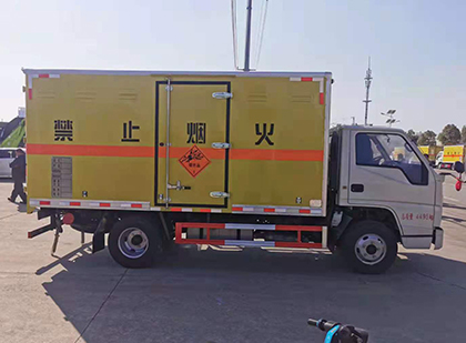 本号镇爆破器材运输车技术升级与安全合规新趋势